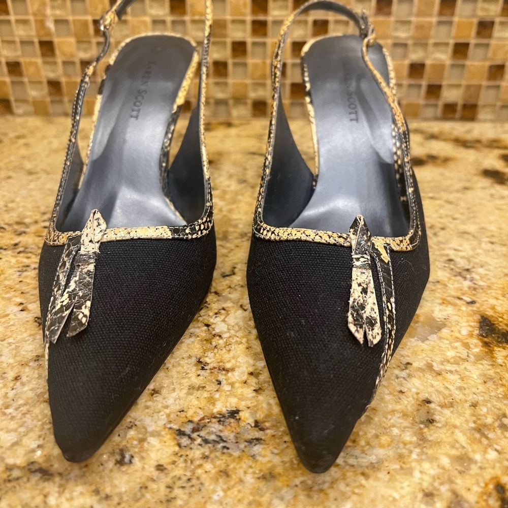 Karen Scott Black and Gold Slingback Heels with Pointed Toe